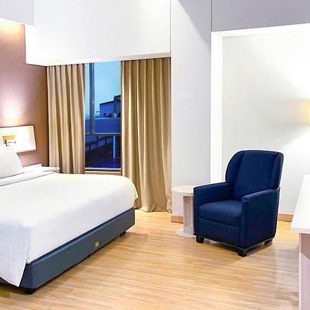 Harper Palembang By Aston Hotel Buitenkant foto