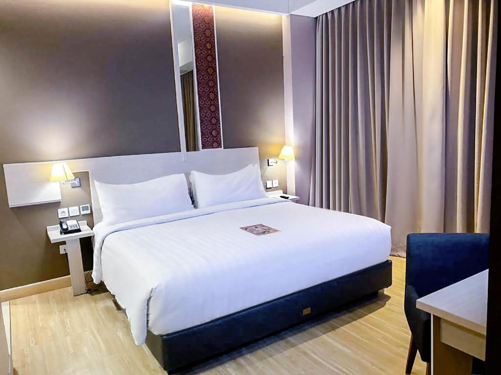 Harper Palembang By Aston Hotel Buitenkant foto