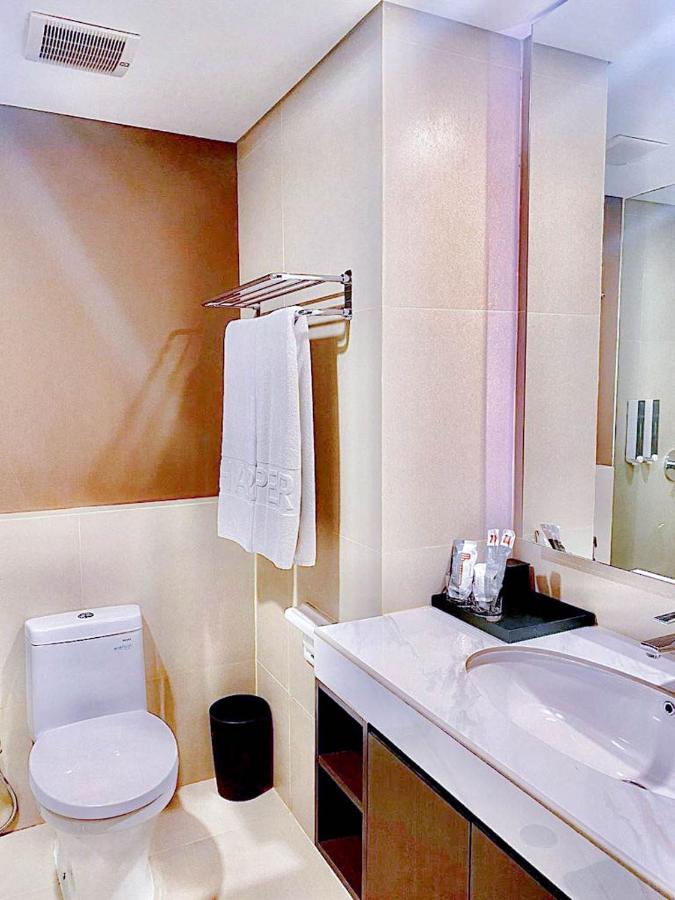 Harper Palembang By Aston Hotel Buitenkant foto