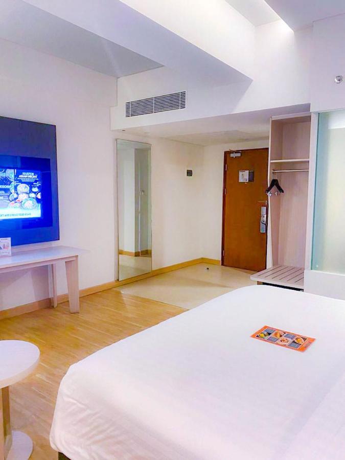 Harper Palembang By Aston Hotel Buitenkant foto
