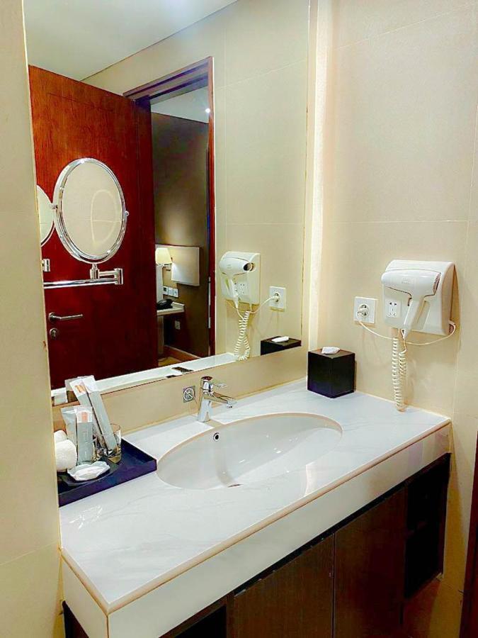 Harper Palembang By Aston Hotel Buitenkant foto