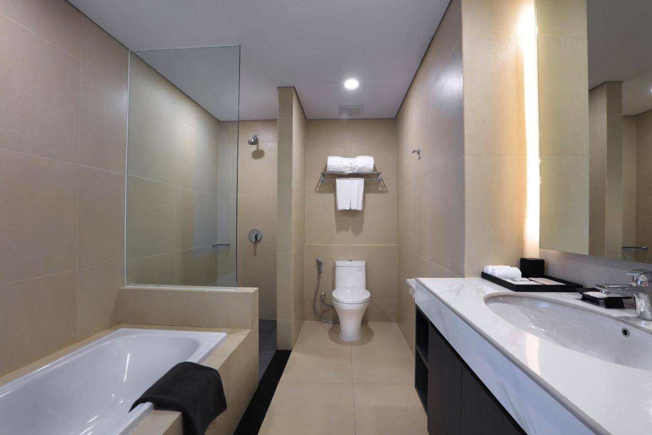 Harper Palembang By Aston Hotel Buitenkant foto