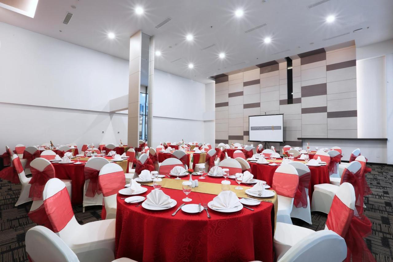 Harper Palembang By Aston Hotel Buitenkant foto