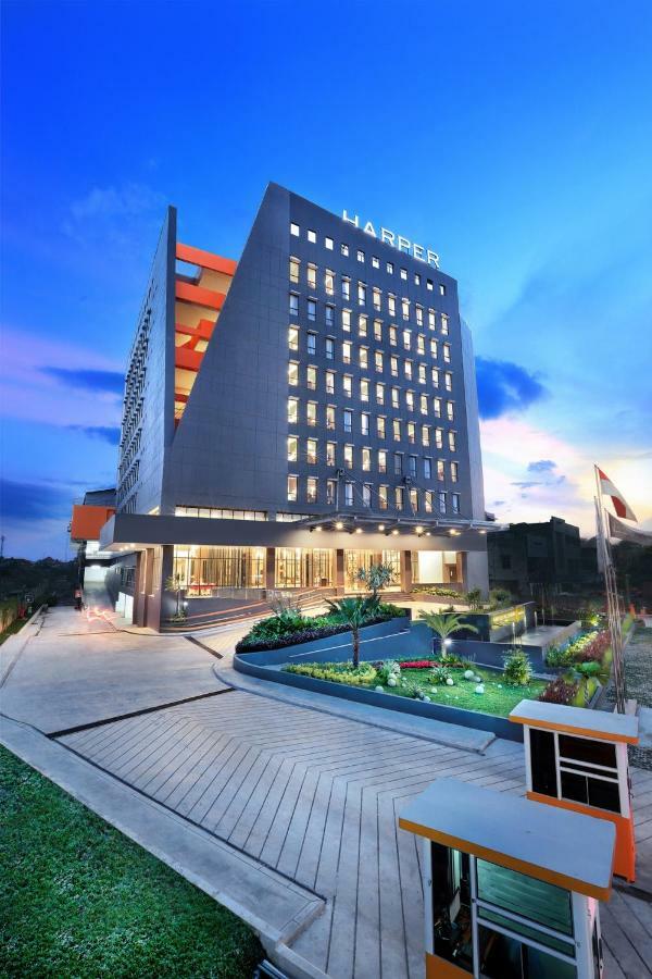 Harper Palembang By Aston Hotel Buitenkant foto