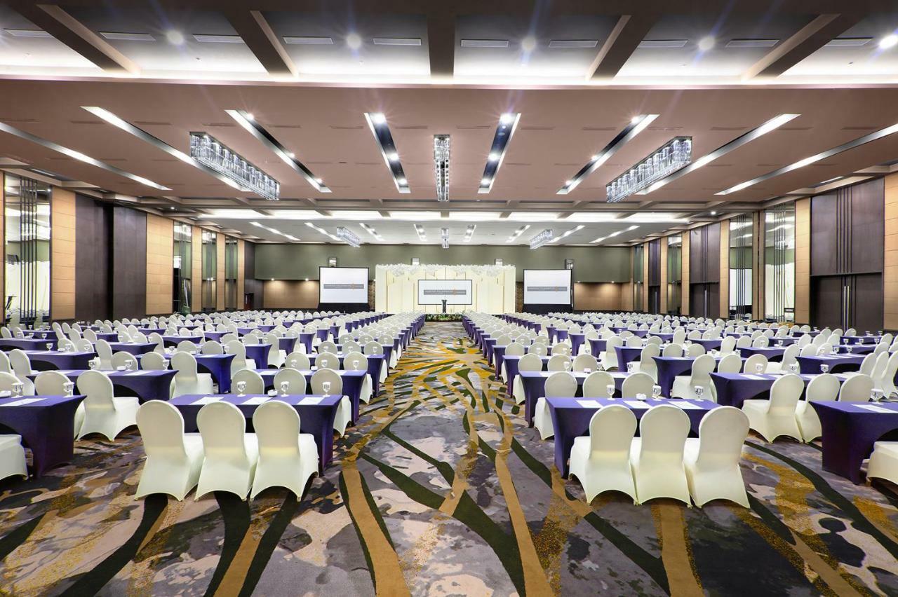 Harper Palembang By Aston Hotel Buitenkant foto